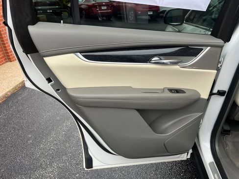 Used 2023 Cadillac XT6 Premium Luxury w/ Technology Package AWD/4WD image 23