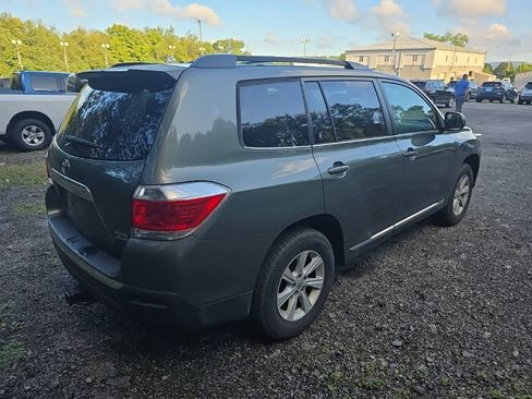 Used 2013 Toyota Highlander Plus AWD/4WD image 8