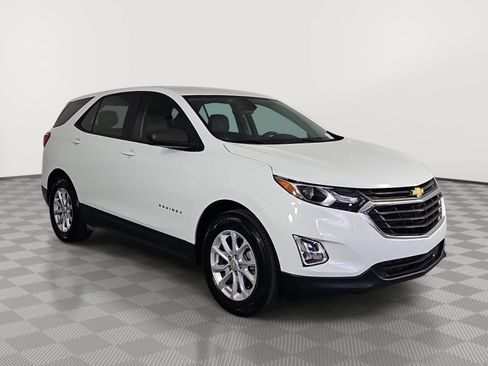 Used 2021 Chevrolet Equinox LS FWD image 2