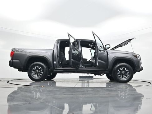 Used 2017 Toyota Tacoma TRD Off-Road image 43