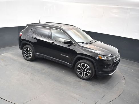 Used 2022 Jeep Compass Limited image 34