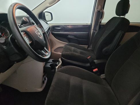 Used 2016 Dodge Grand Caravan SE w/ Quick Order Package 29E SE FWD image 17