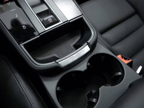 Certified 2025 Porsche Macan S image 26