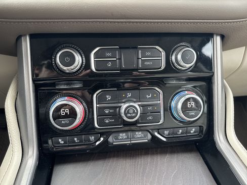 Used 2023 GMC Yukon Denali AWD/4WD image 21