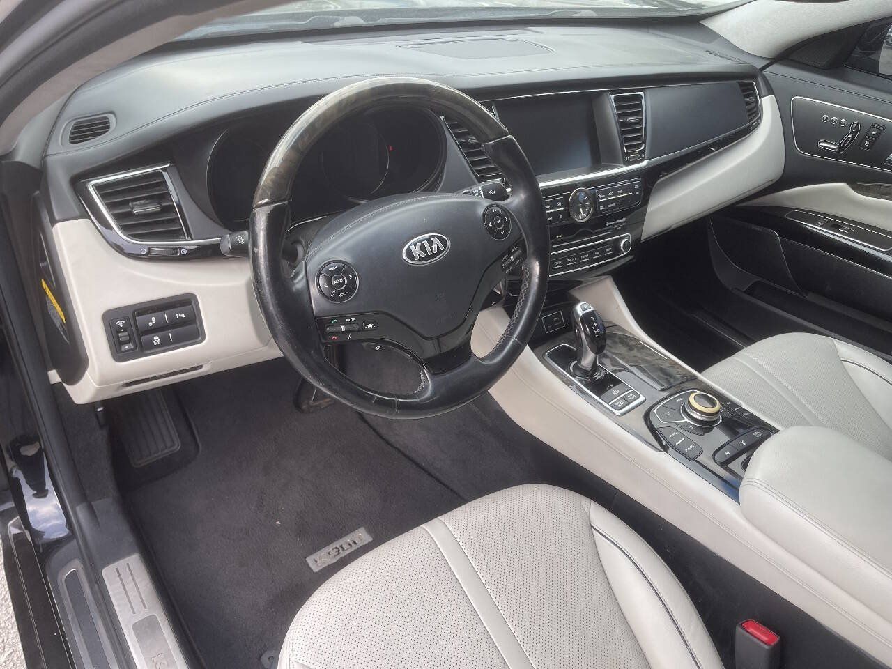 Used 2015 Kia K900 Luxury RWD image 12
