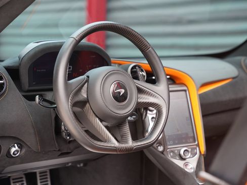 Used 2022 McLaren 720S Performance RWD image 25