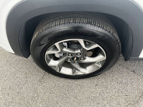 Used 2025 Chevrolet Trax LT image 30