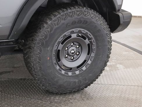 Used 2024 Ford Bronco Everglades image 14