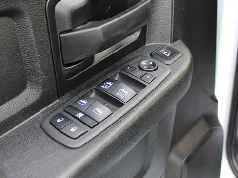 Used 2024 RAM 2500 Tradesman w/ Chrome Appearance Group image 33