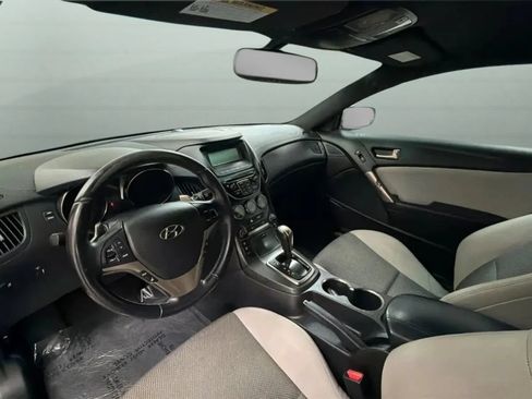 Used 2015 Hyundai Genesis 3.8 RWD image 9