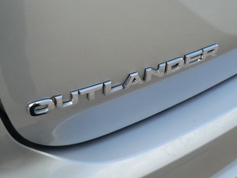 Used 2024 Mitsubishi Outlander SE FWD image 31