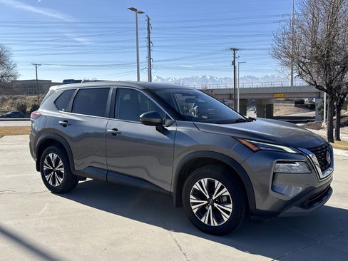 Used 2022 Nissan Rogue SV image 7