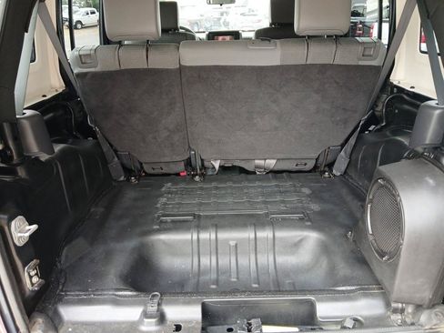 Used 2007 Jeep Wrangler Unlimited Rubicon w/ PWR Convenience Group AWD/4WD image 9