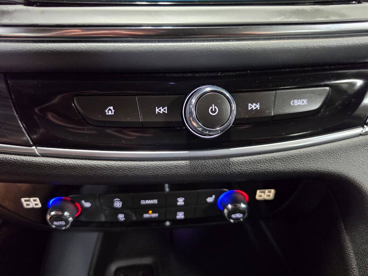 Used 2018 Buick Enclave Essence AWD/4WD image 40
