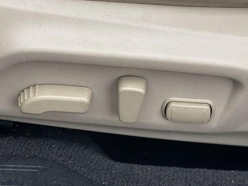 Used 2017 Subaru Legacy 3.6R Limited image 7