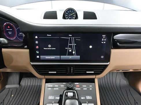 Used 2022 Porsche Cayenne Base image 35