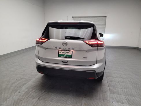 Used 2025 Nissan Rogue SV AWD/4WD image 7