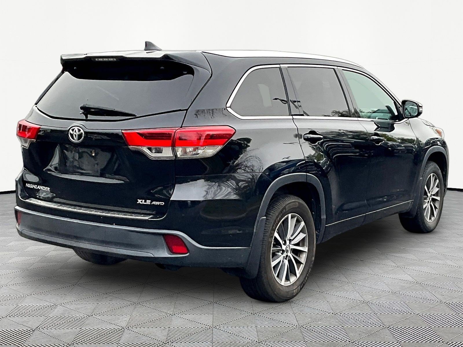 Used 2018 Toyota Highlander XLE AWD/4WD image 6