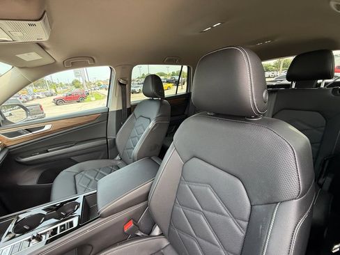 Used 2026 Volkswagen Atlas SE AWD/4WD image 13
