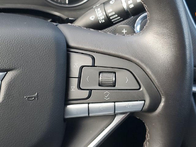 Used 2025 Cadillac XT6 Luxury w/ LPO, Floor Liner Package AWD/4WD image 21