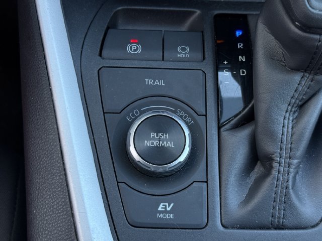Used 2025 Toyota RAV4 XLE AWD/4WD image 22