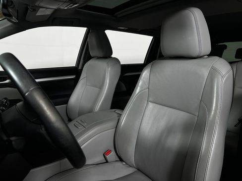 Used 2015 Toyota Highlander XLE AWD/4WD image 13