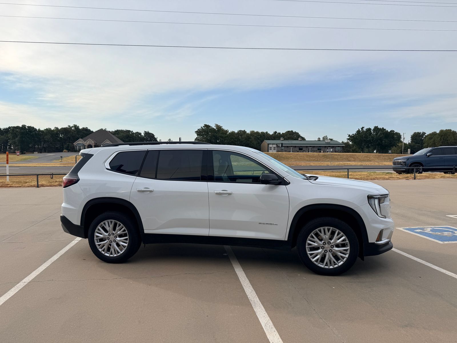 Used 2026 GMC Acadia Elevation w/ Elevation Premium Package AWD/4WD image 7