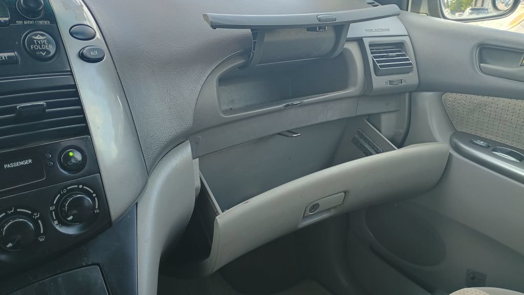 Used 2009 Toyota Sienna CE FWD image 17