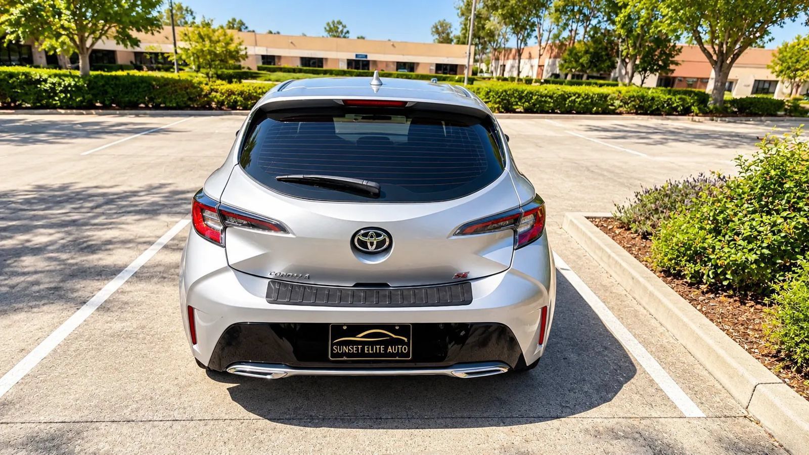 Used 2021 Toyota Corolla SE w/ Carpet Mat Package (TMS) FWD image 10