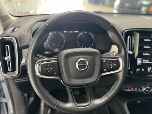 Used 2021 Volvo XC40 T5 Momentum image 33