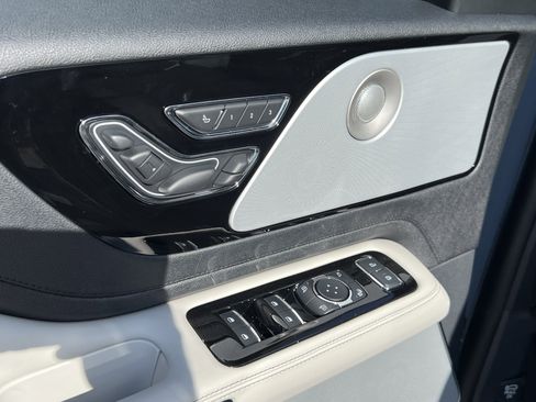 New 2025 Lincoln Aviator Reserve w/ Luxury Package image 25