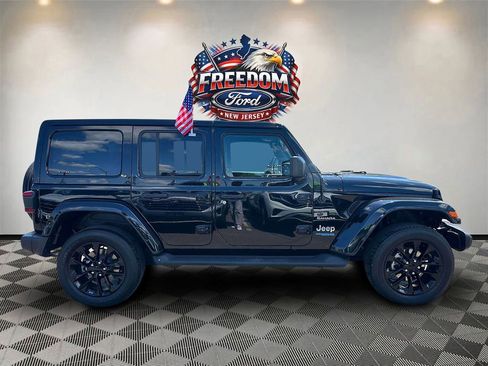 Used 2021 Jeep Wrangler Unlimited Sahara w/ Cold Weather Group AWD/4WD image 3