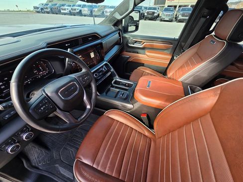 Used 2025 GMC Sierra 2500 Denali Ultimate image 9