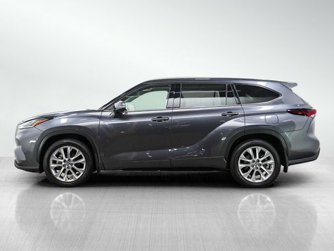 Used 2024 Toyota Highlander Limited AWD/4WD image 2