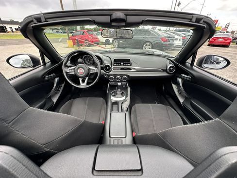 Used 2017 FIAT 124 Spider Classica RWD image 3