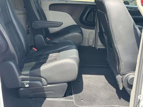 Used 2017 Dodge Grand Caravan SXT w/ Driver Convenience Group FWD image 22