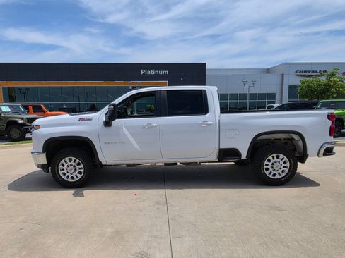 Used 2023 Chevrolet Silverado 2500 LT AWD/4WD image 2