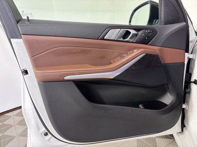 Used 2022 BMW X7 xDrive40i w/ Executive Package AWD/4WD image 11