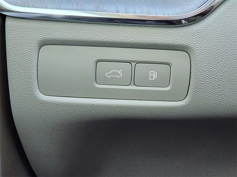 Used 2025 Volvo XC60 T8 Ultra w/ Protection Package Premier image 12