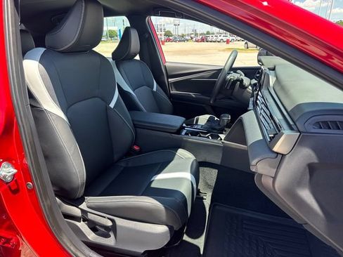 Used 2025 Toyota Camry SE FWD image 12