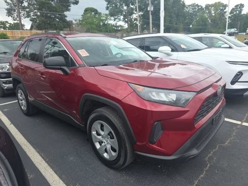 Used 2019 Toyota RAV4 LE FWD image 3