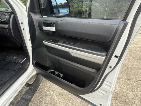 Used 2017 Toyota Tundra SR5 w/ SR5 Upgrade Package RWD image 38