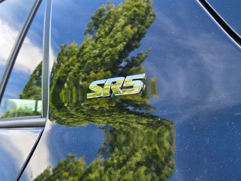 Used 2018 Toyota 4Runner SR5 Premium AWD/4WD image 16
