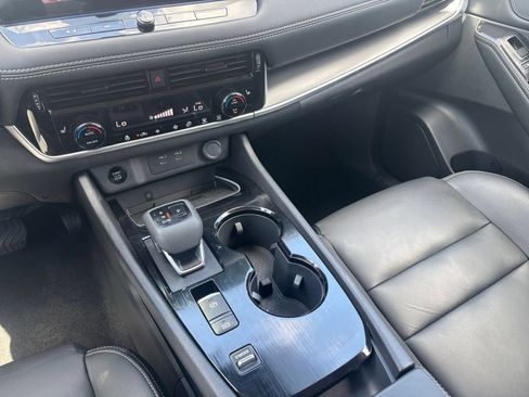 Used 2026 Nissan Rogue SL FWD image 44