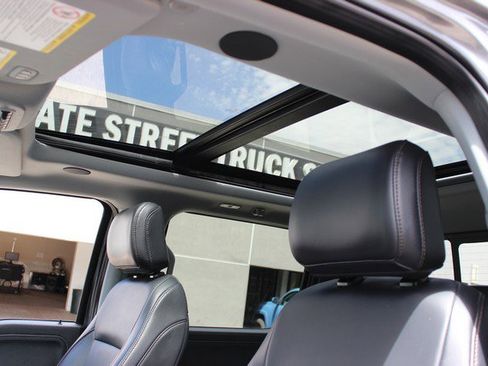 Used 2025 Ford F350 Lariat w/ Lariat Ultimate Package AWD/4WD image 20