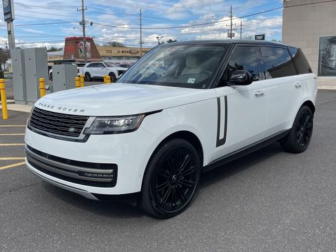 Used 2024 Land Rover Range Rover Long Wheelbase SE image 3