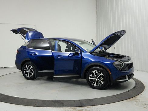 Used 2025 Kia Sportage EX FWD image 9