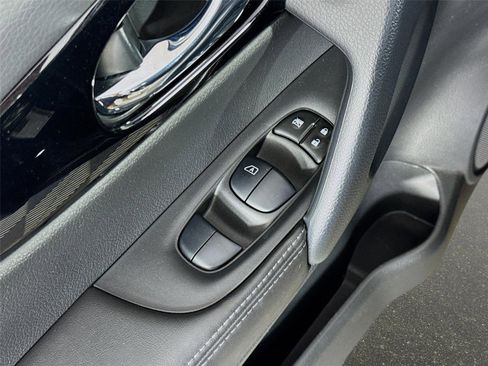 Certified 2022 Nissan Rogue Sport SL FWD image 19