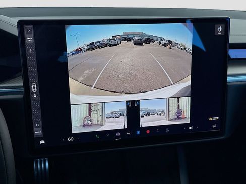 Used 2022 Tesla Model S Plaid image 15