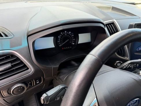 Used 2024 Ford Edge Titanium image 9